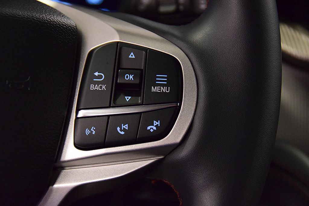 Used 2025 Ford Explorer Active AWD/4WD image 22
