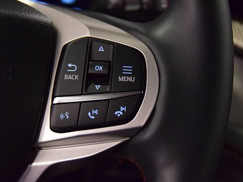 Used 2025 Ford Explorer Active AWD/4WD image 22