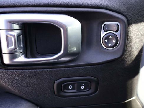 Used 2022 Jeep Gladiator Overland image 35