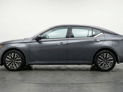 Used 2025 Nissan Altima 2.5 SV image 5