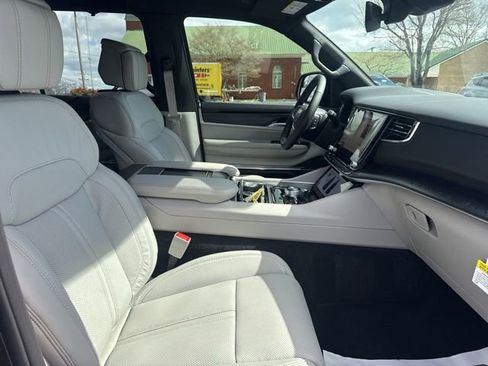 New 2026 Jeep Grand Wagoneer Summit image 10