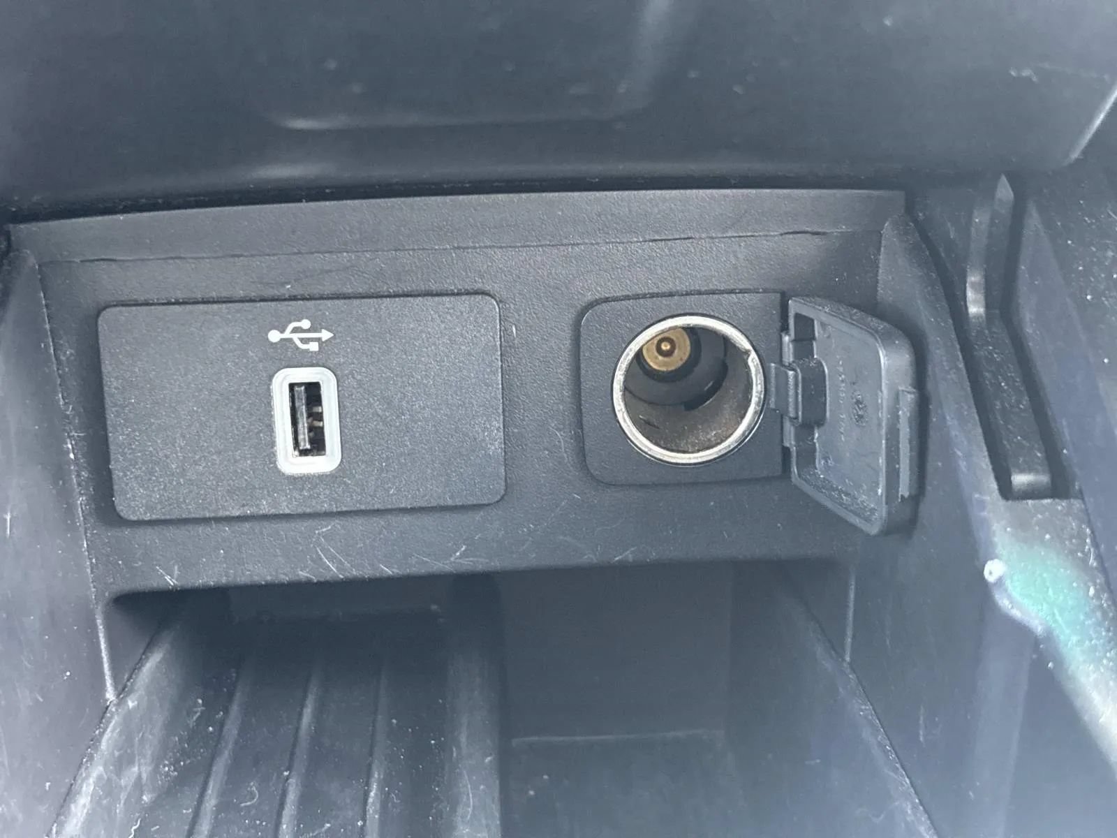 Used 2016 Ford Explorer Platinum AWD/4WD image 32