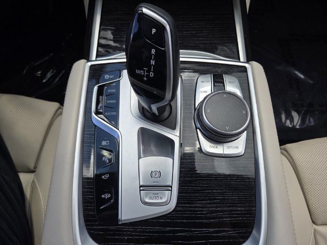 Used 2022 BMW 745e xDrive w/ M Sport Package AWD/4WD image 29