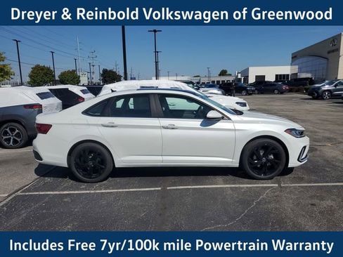 New 2025 Volkswagen Jetta SE image 2