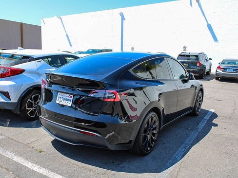 Used 2021 Tesla Model Y Long Range AWD/4WD image 6