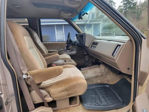 Used 1993 Chevrolet Suburban 2500 image 19