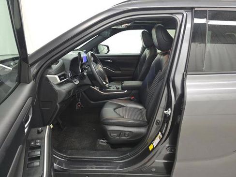Used 2023 Toyota Highlander XSE AWD/4WD image 7
