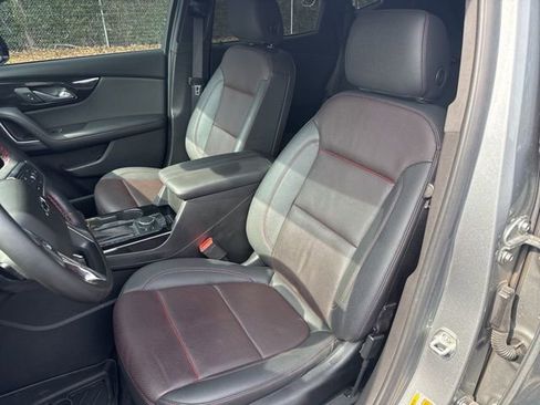 Used 2023 Chevrolet Blazer RS w/ Enhanced Convenience Package image 9