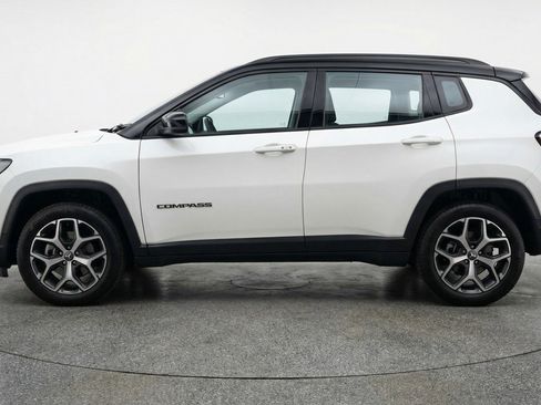 Used 2025 Jeep Compass Limited AWD/4WD image 3