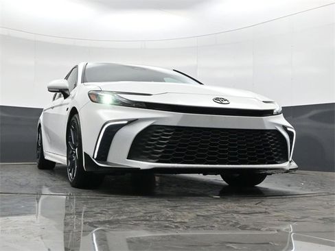 Used 2025 Toyota Camry SE w/ Convenience Package image 28