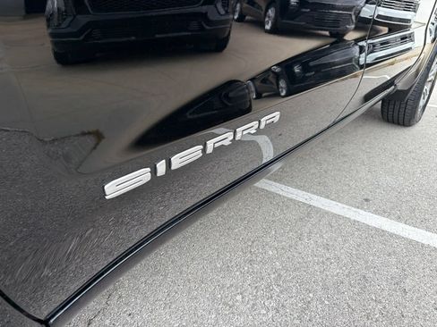 Used 2025 GMC Sierra 1500 SLT AWD/4WD image 12