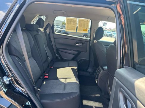 Used 2025 Nissan Rogue SV FWD image 27