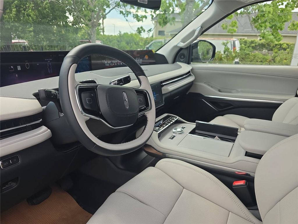 New 2026 Lincoln Navigator Premiere AWD/4WD image 20