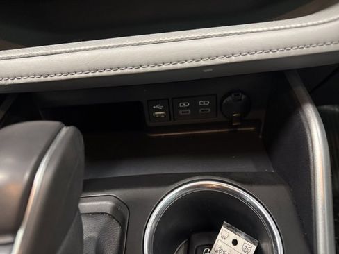 Used 2022 Toyota Highlander XLE image 26