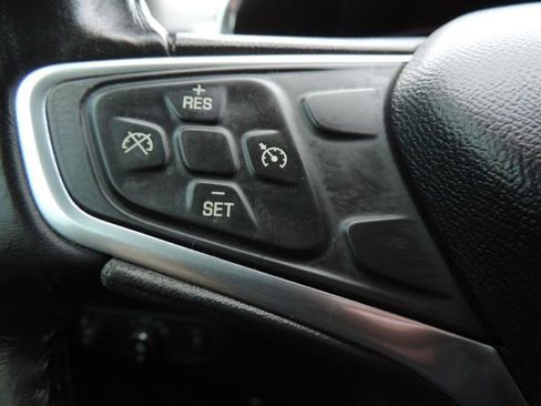 Used 2018 Chevrolet Equinox Premier image 25