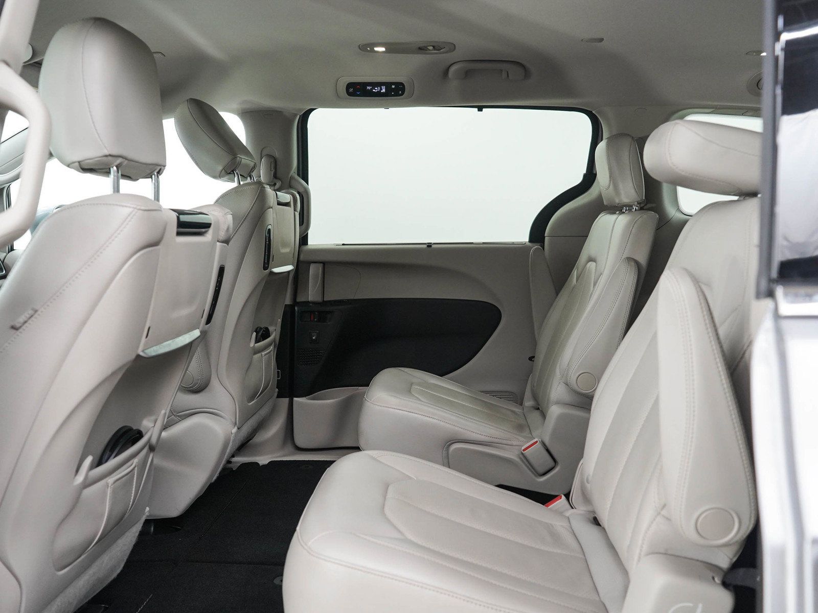 Used 2017 Chrysler Pacifica Touring-L Plus FWD image 16