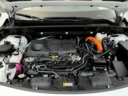 Certified 2024 Toyota Venza XLE image 23