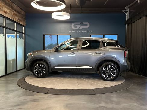 Used 2026 Nissan Kicks SV AWD/4WD image 6