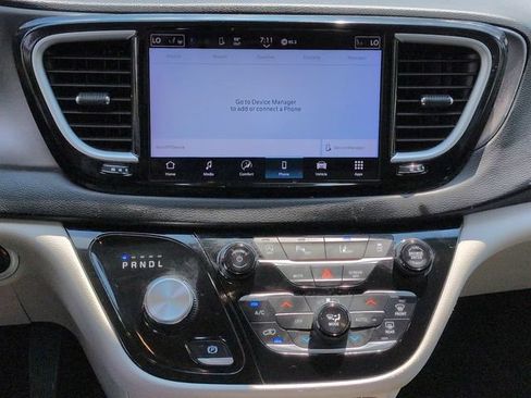 Used 2024 Chrysler Pacifica Touring-L FWD image 21