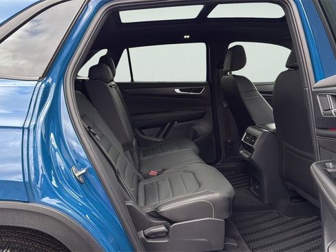 Used 2025 Volkswagen Atlas Cross Sport SEL R-Line image 12