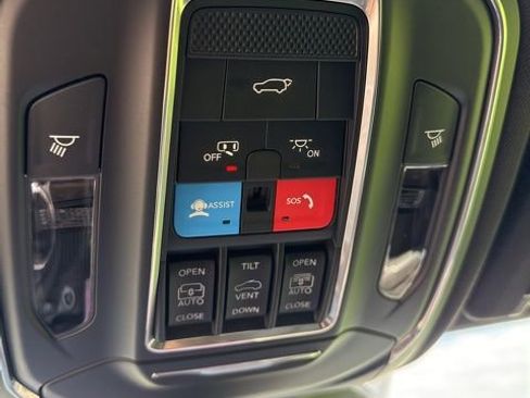 Used 2025 Jeep Grand Cherokee L Overland AWD/4WD image 17