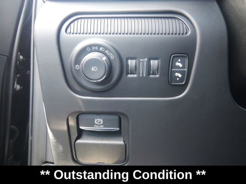 Used 2023 Jeep Grand Wagoneer Series III AWD/4WD image 29