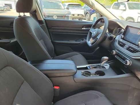 Used 2025 Nissan Altima 2.5 SV FWD image 31
