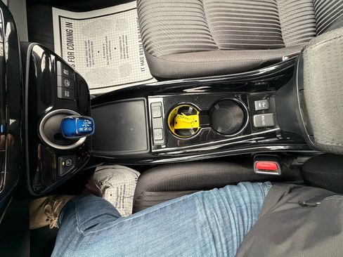 Used 2020 Toyota Prius Prime XLE image 25