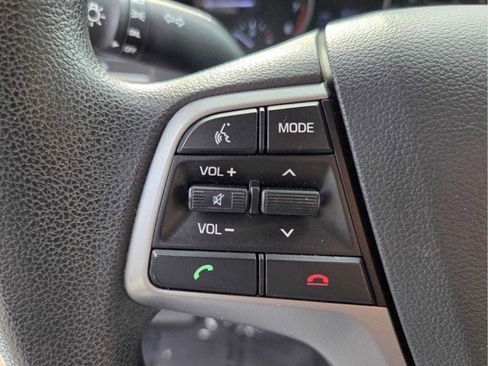 Used 2018 Hyundai Elantra SE FWD image 24