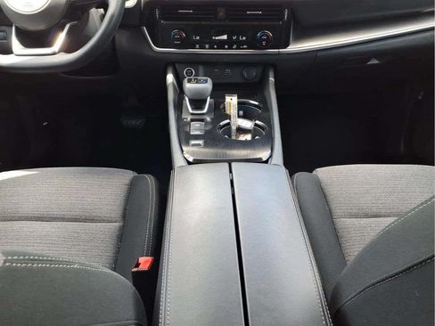 Used 2022 Nissan Rogue SV FWD image 10