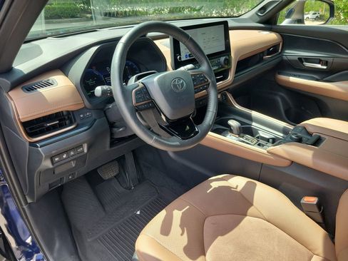 Used 2025 Toyota Grand Highlander AWD Hybrid image 17
