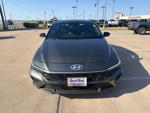 Used 2025 Hyundai Elantra Sport FWD image 2