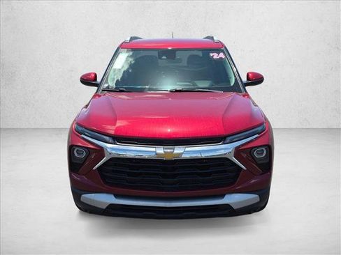 Used 2024 Chevrolet TrailBlazer LT w/ Convenience Package FWD image 2