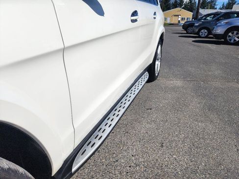 Used 2016 Mercedes-Benz GL 550 4MATIC image 43