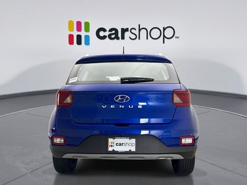 Used 2024 Hyundai Venue Limited FWD image 4