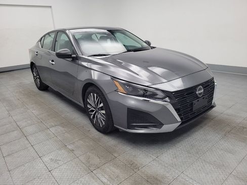 Used 2025 Nissan Altima 2.5 SV FWD image 13