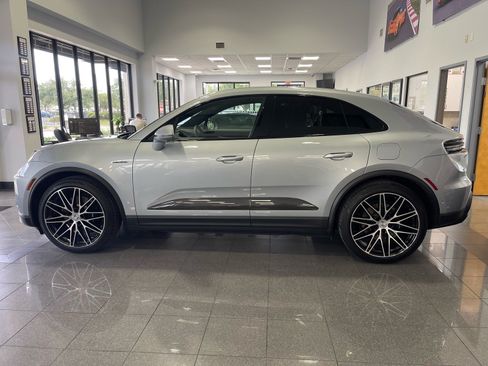 Used 2025 Porsche Macan 4S Electric AWD/4WD image 2