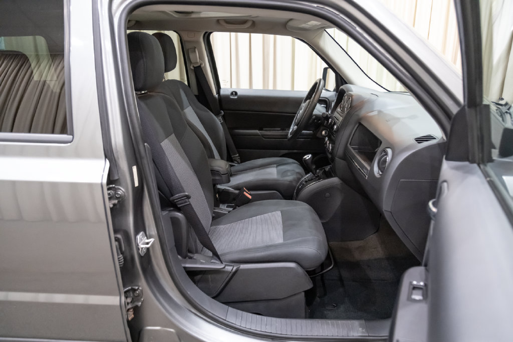 Used 2013 Jeep Patriot Latitude w/ Sun/Sound Group FWD image 10