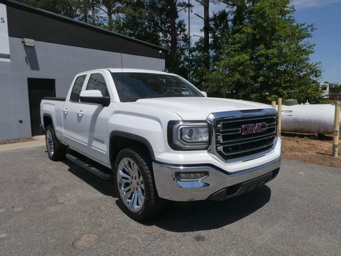 Used 2019 GMC Sierra 1500 SLE w/ SLE Value Package RWD image 3