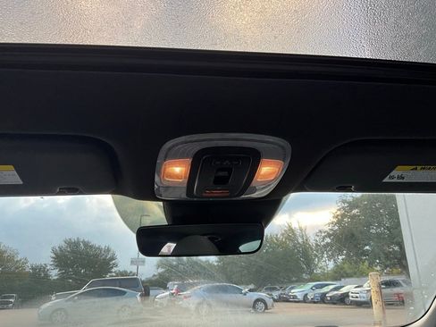 Used 2025 Hyundai Elantra Limited image 17