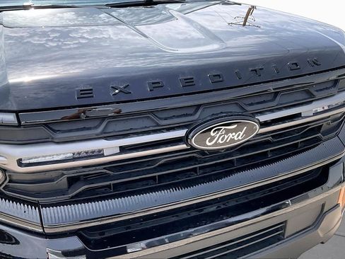 Used 2025 Ford Expedition Tremor AWD/4WD image 29