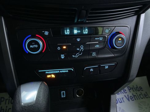 Used 2017 Ford Escape SE image 23