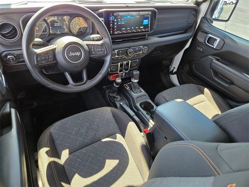 Used 2024 Jeep Gladiator Mojave image 14