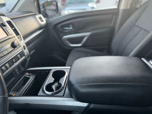 Used 2018 Nissan Titan SV w/ SV Convenience Package image 22