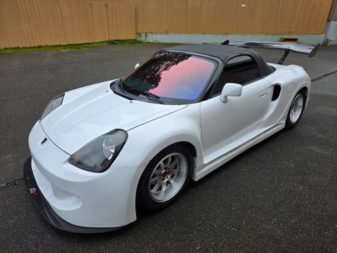 Used 2000 Toyota MR2 RWD image 3
