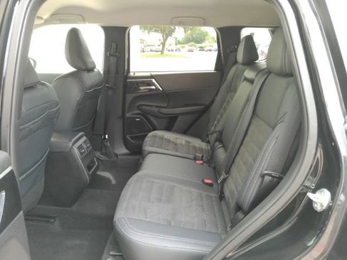 Used 2025 Mitsubishi Outlander SE FWD image 19