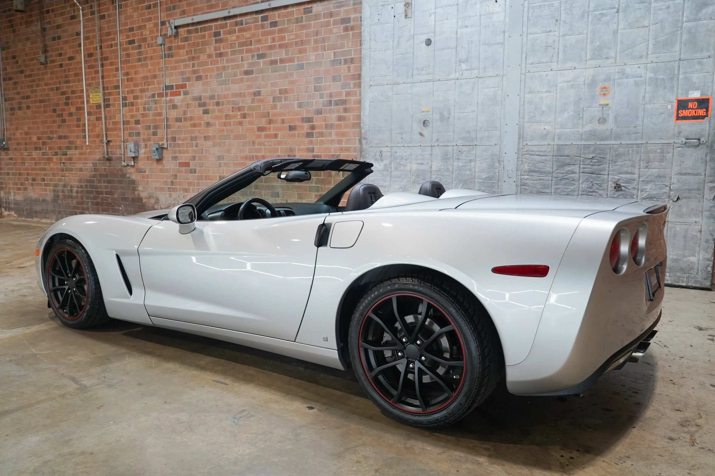 Used 2006 Chevrolet Corvette Coupe w/ Preferred Equipment Group RWD image 36