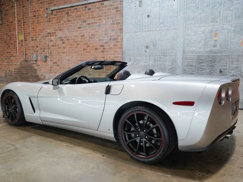 Used 2006 Chevrolet Corvette Convertible w/ Preferred Equipment Group RWD image 36
