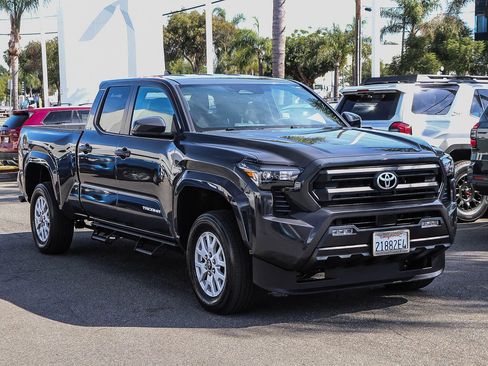 Used 2025 Toyota Tacoma SR5 AWD/4WD image 3