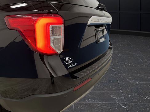 Used 2023 Ford Explorer XLT image 34